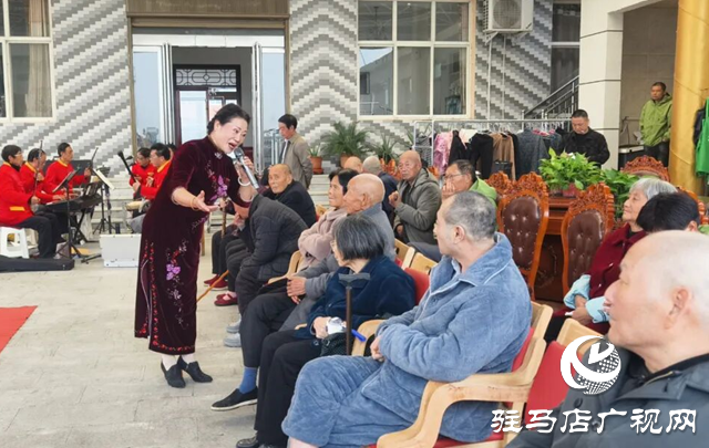 泌陽縣：戲曲下鄉(xiāng)活動走進(jìn)養(yǎng)老中心 經(jīng)典唱段溫暖老人心?