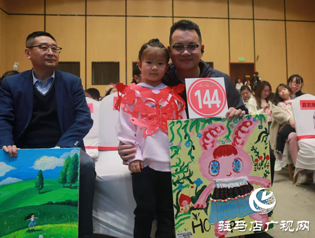 駐馬店：兒童畫作拍賣籌善款 愛心傳遞溫暖“事實(shí)孤兒”??